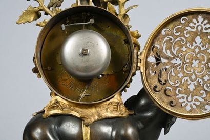 Pendule à l'éléphant, la trompe en l'air,...