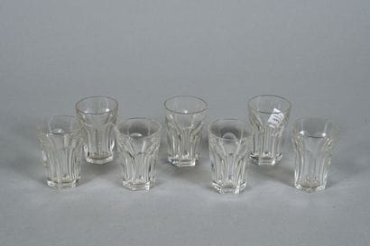 BACCARAT. Six verres à liqueur en cristal...