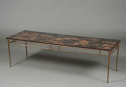 Table basse à grand plateau à décor à la...