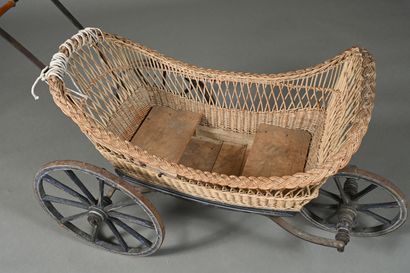 Petit landau tricycle à rayons en bois, fer...