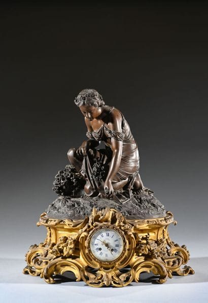 Importante pendule en bronze, la partie supérieure...