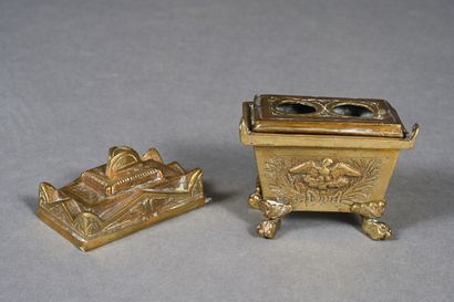 Encrier en bronze doré représentant le tombeau...