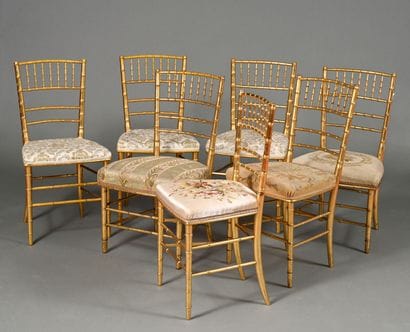 Suite de sept chaises en bois doré, tourné...