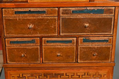Cartonnier de bureau dans le style Louis...