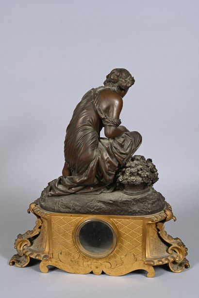 Importante pendule en bronze, la partie supérieure...