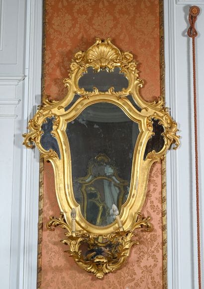 Paire de miroirs à parecloses dans le style...