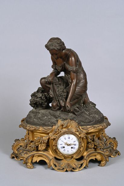 Importante pendule en bronze, la partie supérieure...