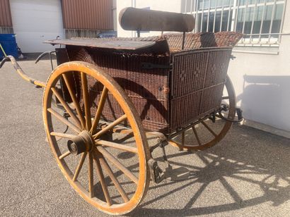 Faurax Lyon. Voiture hippomobile en bois...