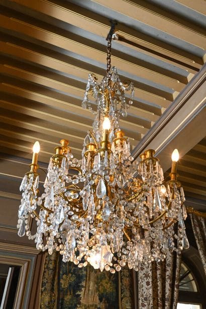 Important lustre dans le style Louis XVI...