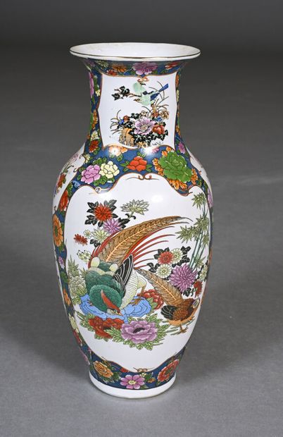 Chine moderne
Vase balustre en porcelaine,...