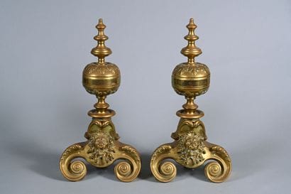 Paire de chenets dans le style Louis XIV...
