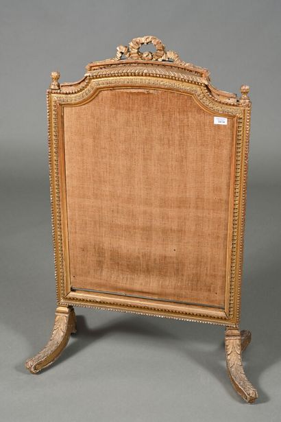 Écran de cheminée en bois sculpté et doré...