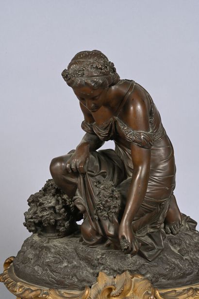 Importante pendule en bronze, la partie supérieure...