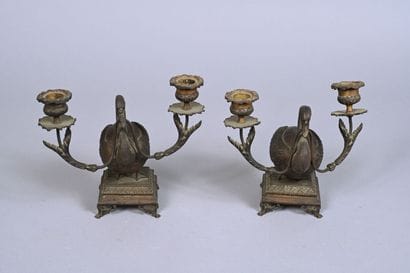 Paire de bougeoirs en laiton à deux bras...