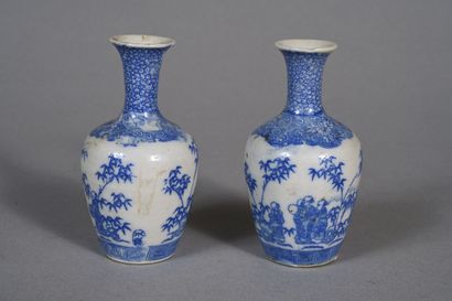 CHINE ou Vietnam, XXe siècle
Paire de vases...