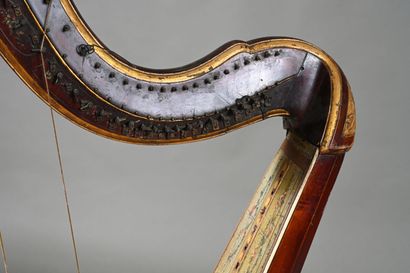 Harpe à mécanisme à crochets pour 38 cordes...