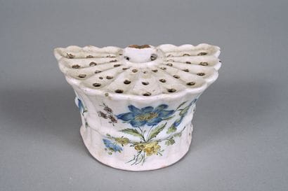 Bouquetière d'applique à paroi godronnée...
