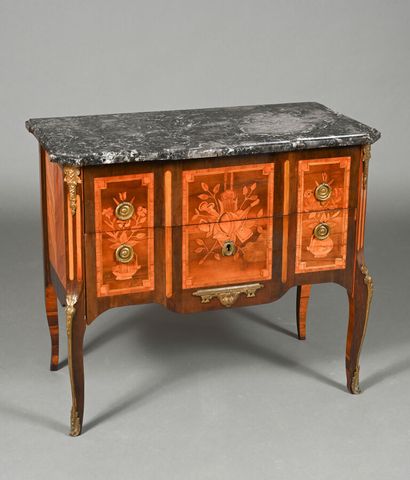 Commode en sauteuse Transition Louis XV-Louis...