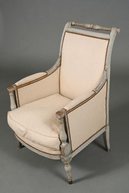 Bergère en hêtre repeint, à barrette, consoles...
