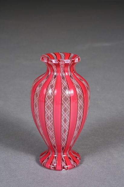 SAINT LOUIS, vase en cristal translucide,...
