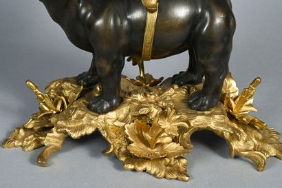 Pendule à l'éléphant, la trompe en l'air,...