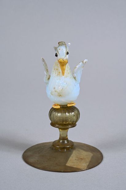 MURANO. Joli vase sur pied, soufflé, pincé,...