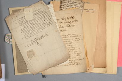 DOCUMENTS ANCIENS. Une trentaine de documents...