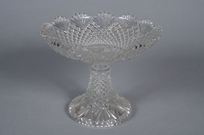 Coupe sur pied en cristal taillé. 
XXe siècle...
