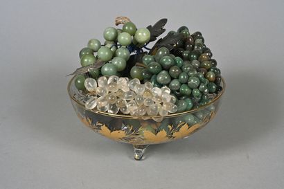 Coupe en verre à décor or avec raisins en...