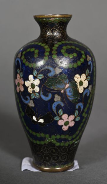 Chine, fin XIXe siècle
Bol couvert en porcelaine...