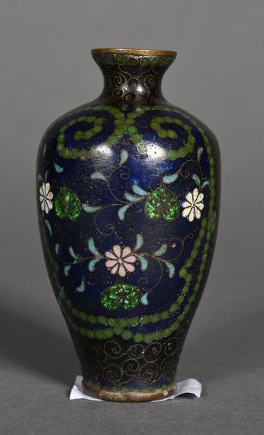 Chine, fin XIXe siècle
Bol couvert en porcelaine...