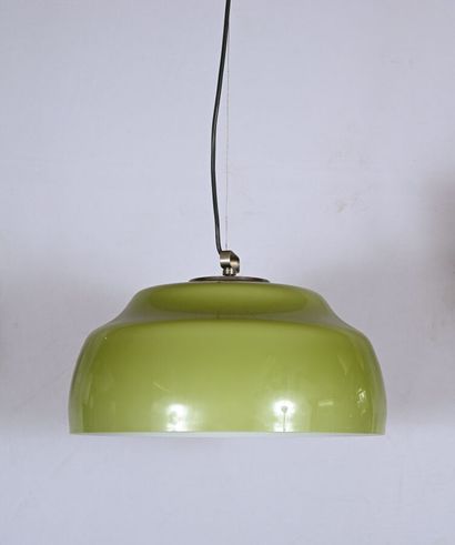 Suspension en verre opalin vert, dans le...