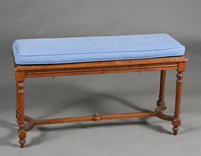 Banquette en bois mouluré et sculpté , les...