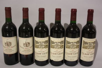4 B CHÂTEAU LA LOUVIERE Rouge (1 accroc étiquette)...
