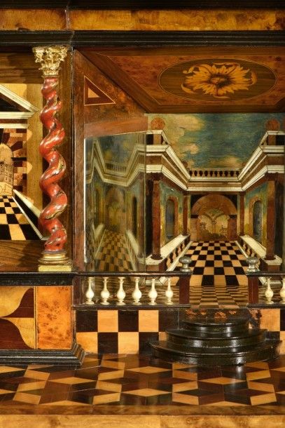Grand cabinet en placage de de ronce de noyer,...