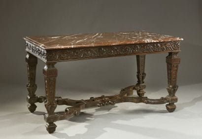 Grande table à gibier en chêne sculpté de...