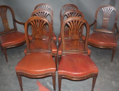 Ensemble de six chaises et deux fauteuils...