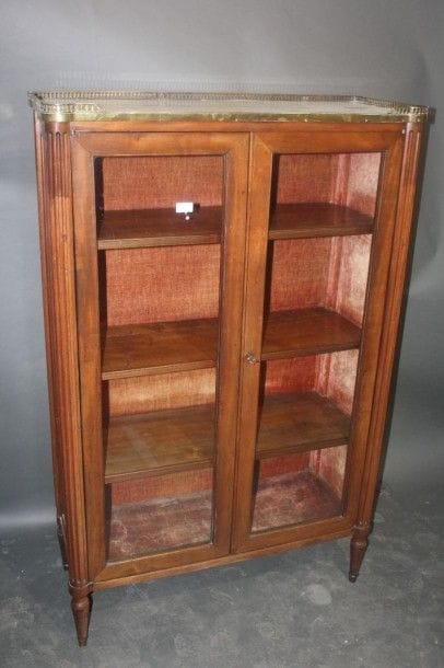 Vitrine en acajou et placage d'acajou, montants...