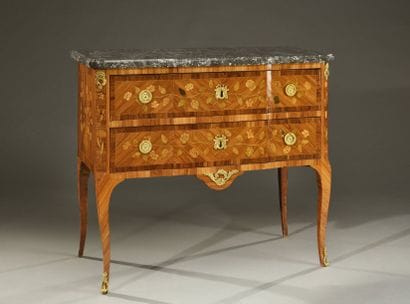 Commode sauteuse à ressaut en placage de...