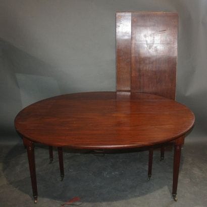 Table à allonges en acajou et placage d'acajou,...