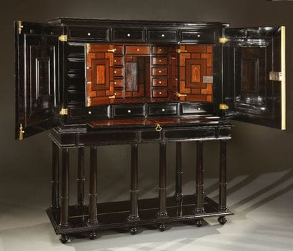 Grand cabinet dans le style italien en placage...