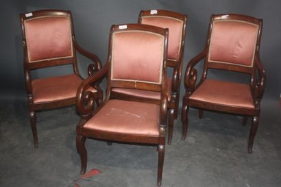 Quatre fauteuils en acajou et placage d'acajou,...