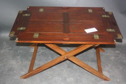 Table basse de bateau en acajou aux quatre...