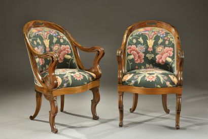 Paire de fauteuils gondole en palissandre...