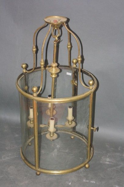 Grande lanterne de forme cylindrique en laiton...
