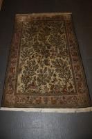 Tapis Ghoum, Iran. 100% soie, à décor de...