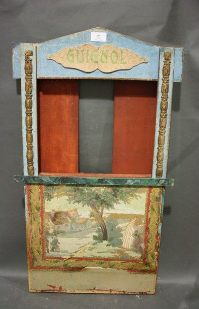 Castelet d’enfant, vers 1920, en bois peint...