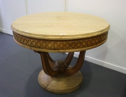 Dans le goût de Süe et Mare

Table de salon...