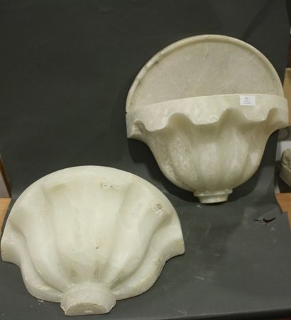 Paire d'appliques en albâtre en forme de...