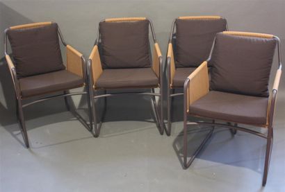 Roda

Série de huit fauteuils 